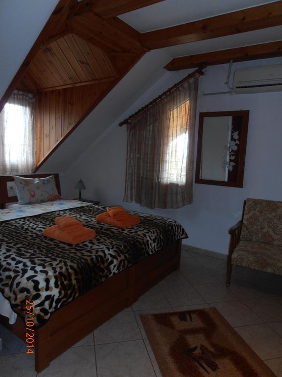 Guesthouse Agnandi Káto Loutrákion 객실 사진