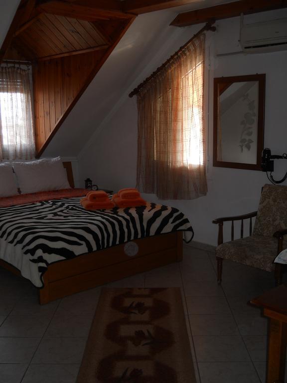 Guesthouse Agnandi Káto Loutrákion 객실 사진